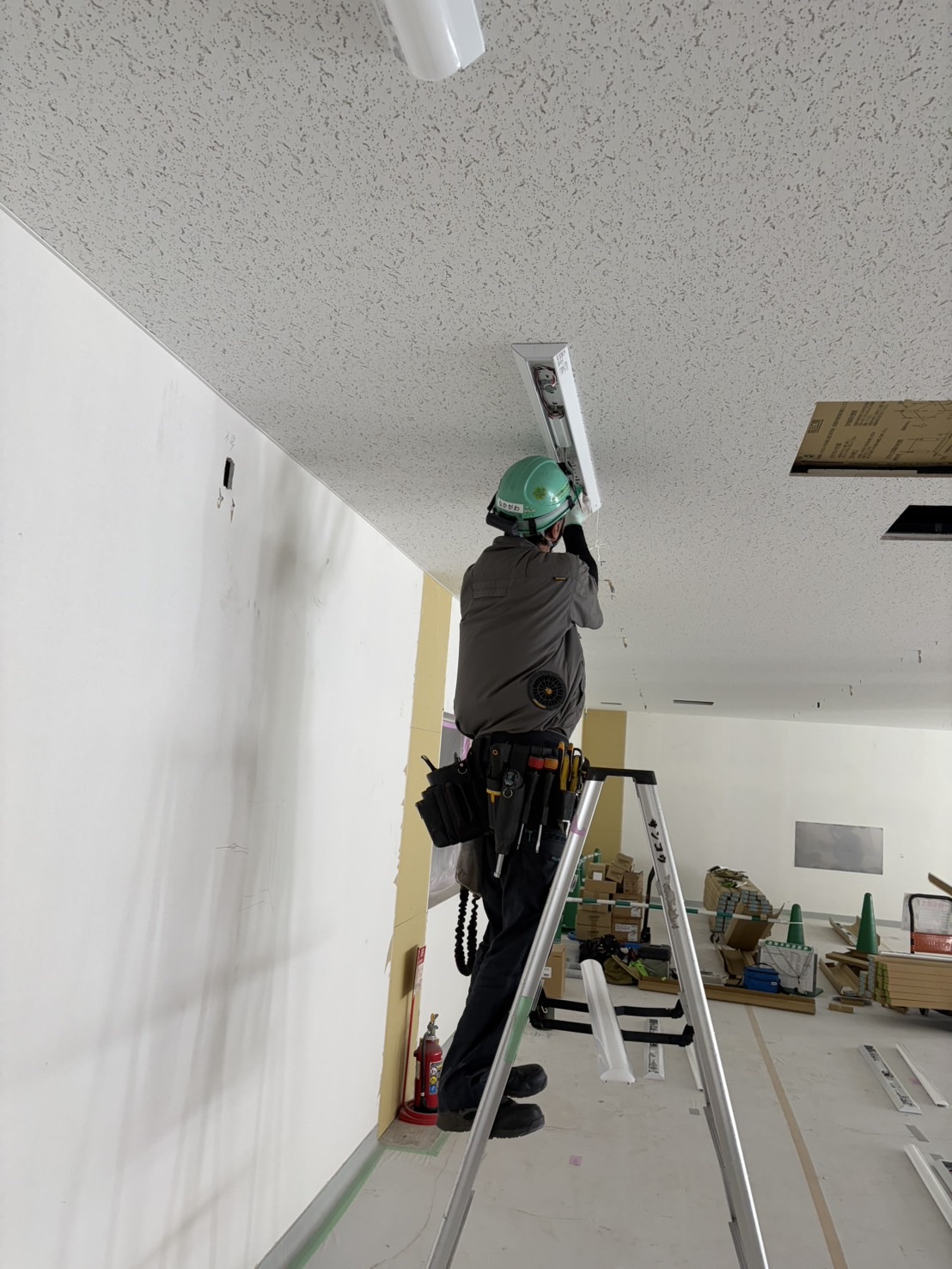 亀岡電設の施工現場